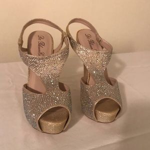 Gold shoes with metallic stones iridescent color